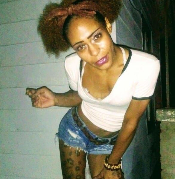 I am very smart complex individual, i know how adapts to others in a gracefully positive damenoir, I am very fragile, I am 26 a Yung petite old soul type of woman ??happily ?strongly ?? single ??,most of all I'm a Lady ? Queen?? as my brazy Molly QUiNN comes out to be the type of woman I was worried about becoming and now I stand proud as a mother of beautiful kids it's daddy's turn to show them how to be tough that figure means something in this ???