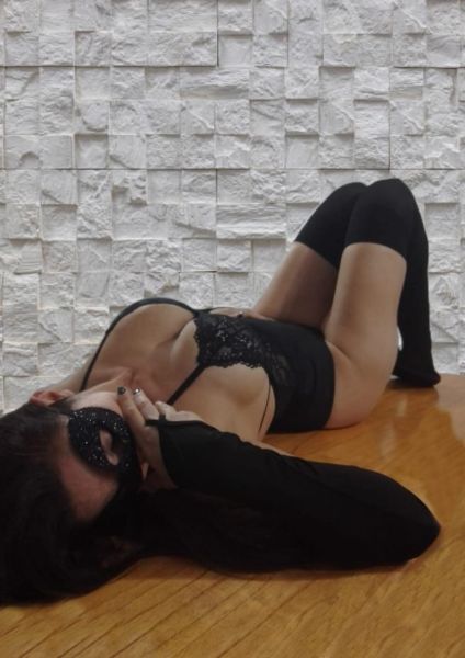 Me llamo Sofi, soy muy mimosa y cariñosa. La idea es pasar un lindo momento ardiente y pasional. Me encantan los besos y que me besen. Solo con reserva previa. Me relaciono con hombres mayores de 30 años. Fotos reales. Solo nivel ejecutivo. 💗